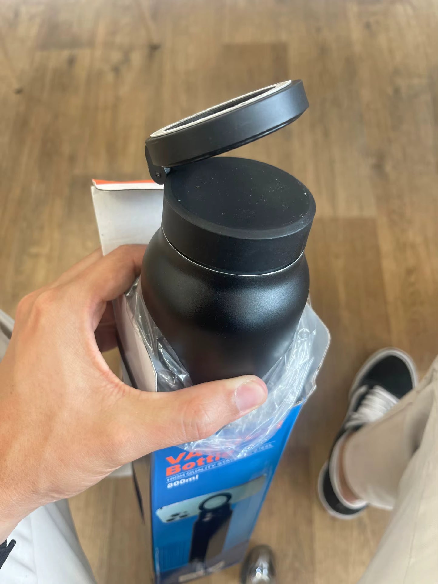 Water Bottle with Magnetic Tripod